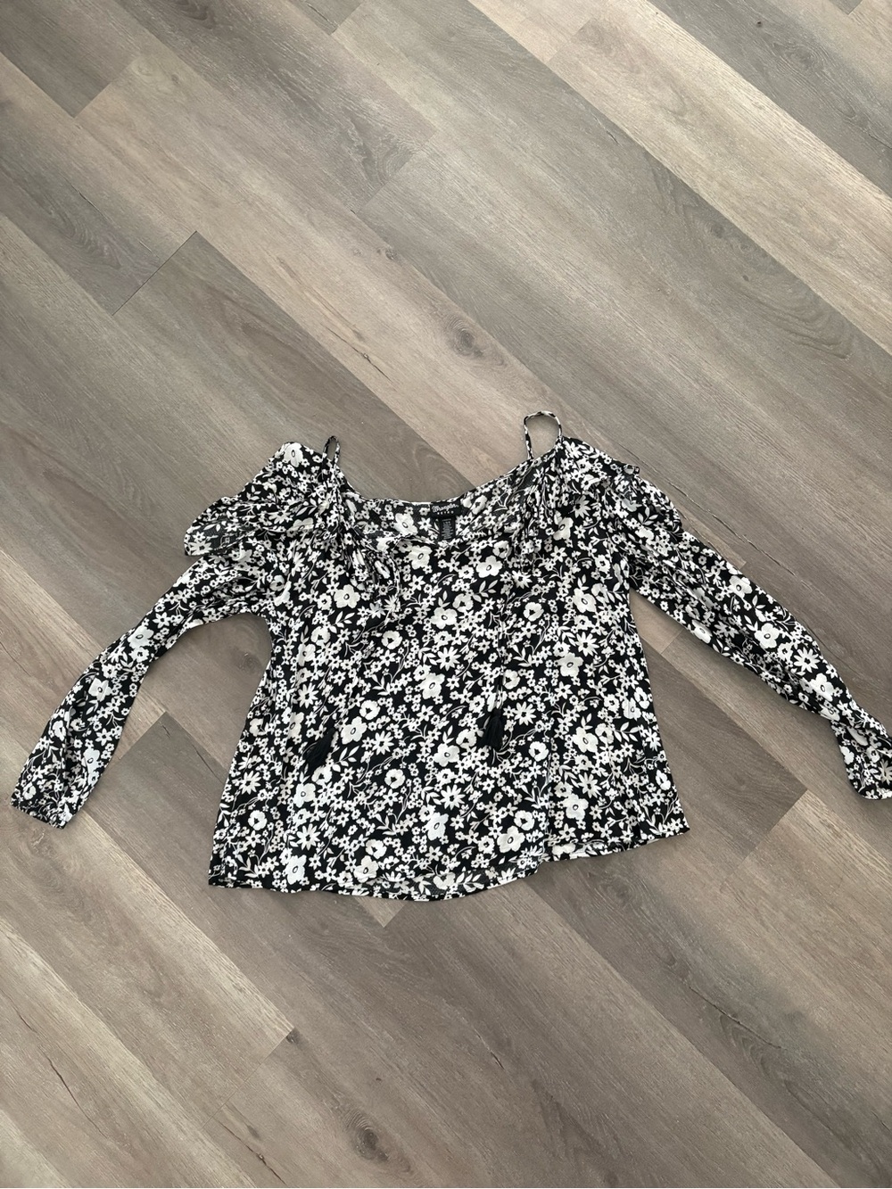 Wrangler Black & White Floral Off-Shoulder Long-Sleeve Blouse